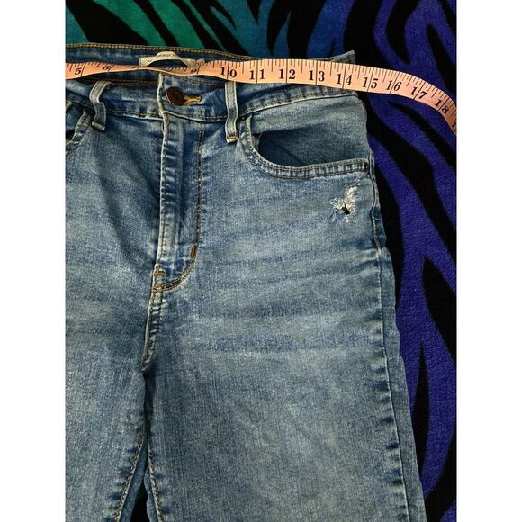 EUC Women's Levis 721 High-Rise Distressed Skinny Jeans Size 30 - Picture 6 of 8